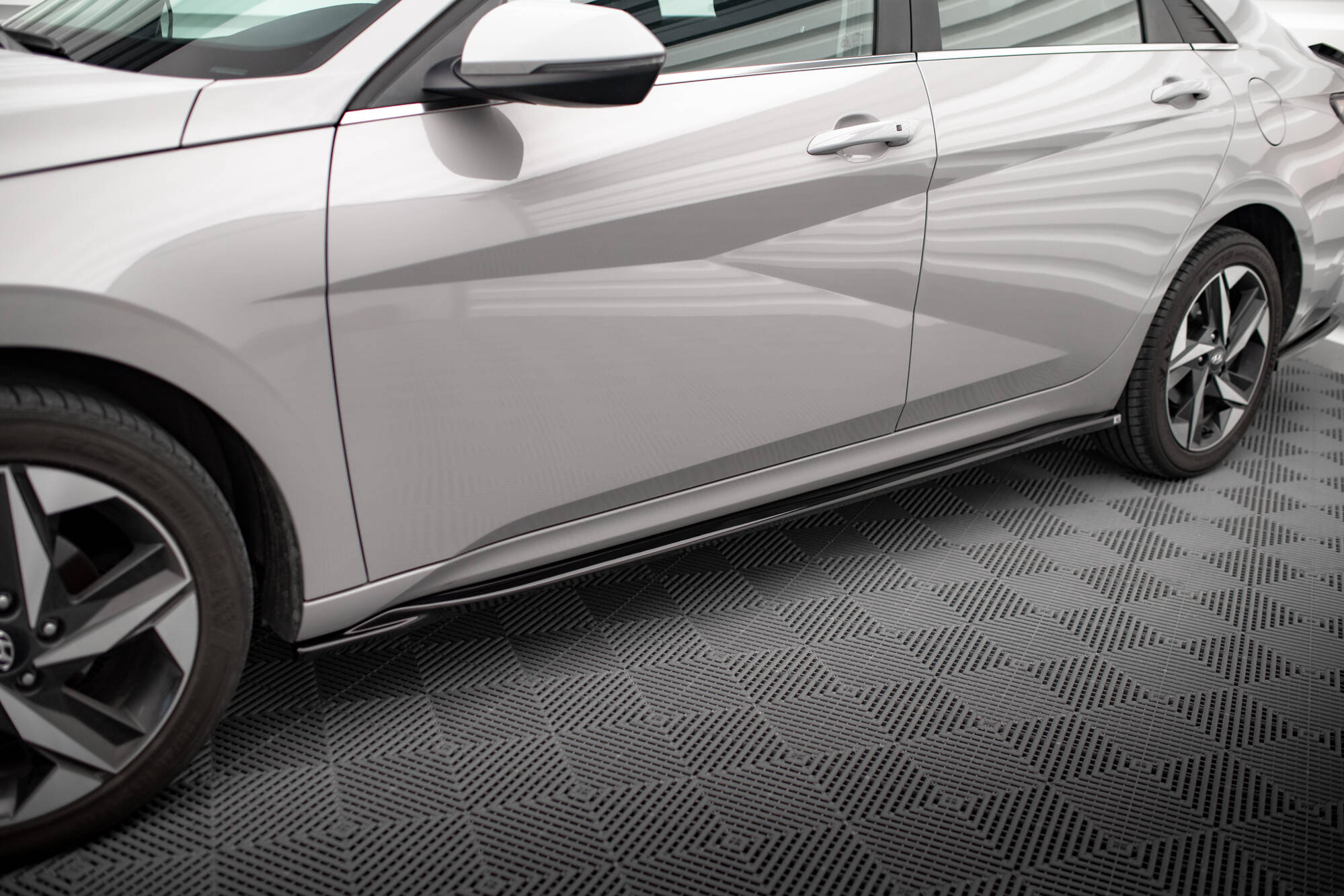 Bodykit Hyundai Elantra MK7 Maxton Glanzend zwart