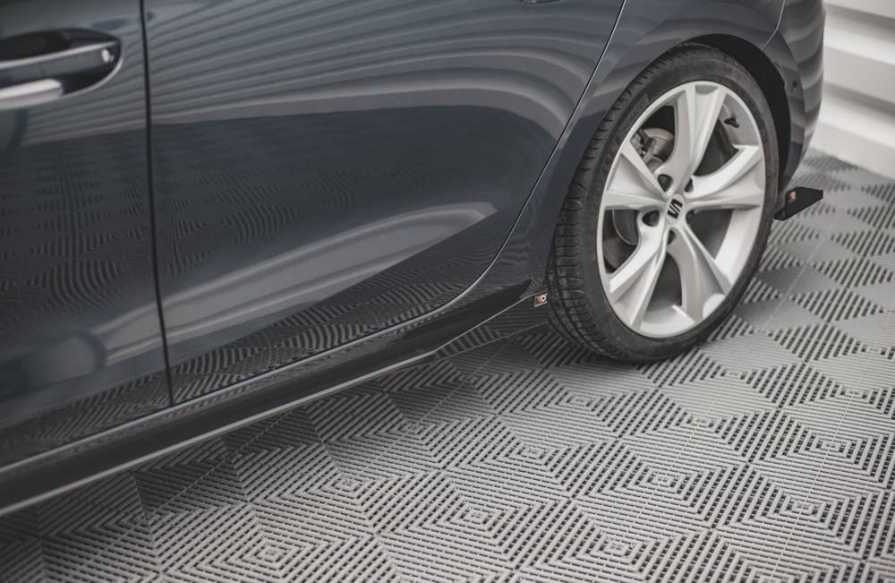 Sideskirts met Canards Street Pro Seat Leon FR MK4