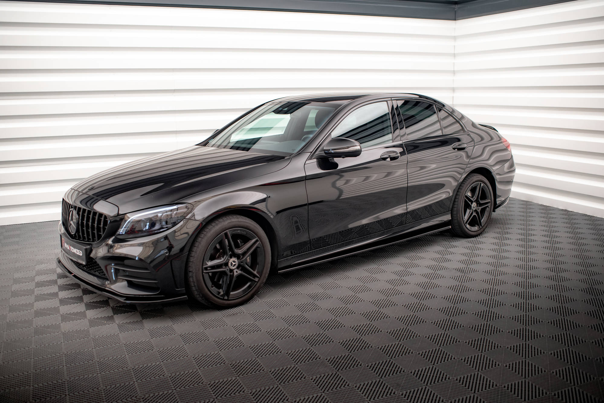 Bodykit Mercedes-Benz C AMG-Line Sedan / Estate W205 Facelift / S205 Facelift Maxton Glanzend zwart