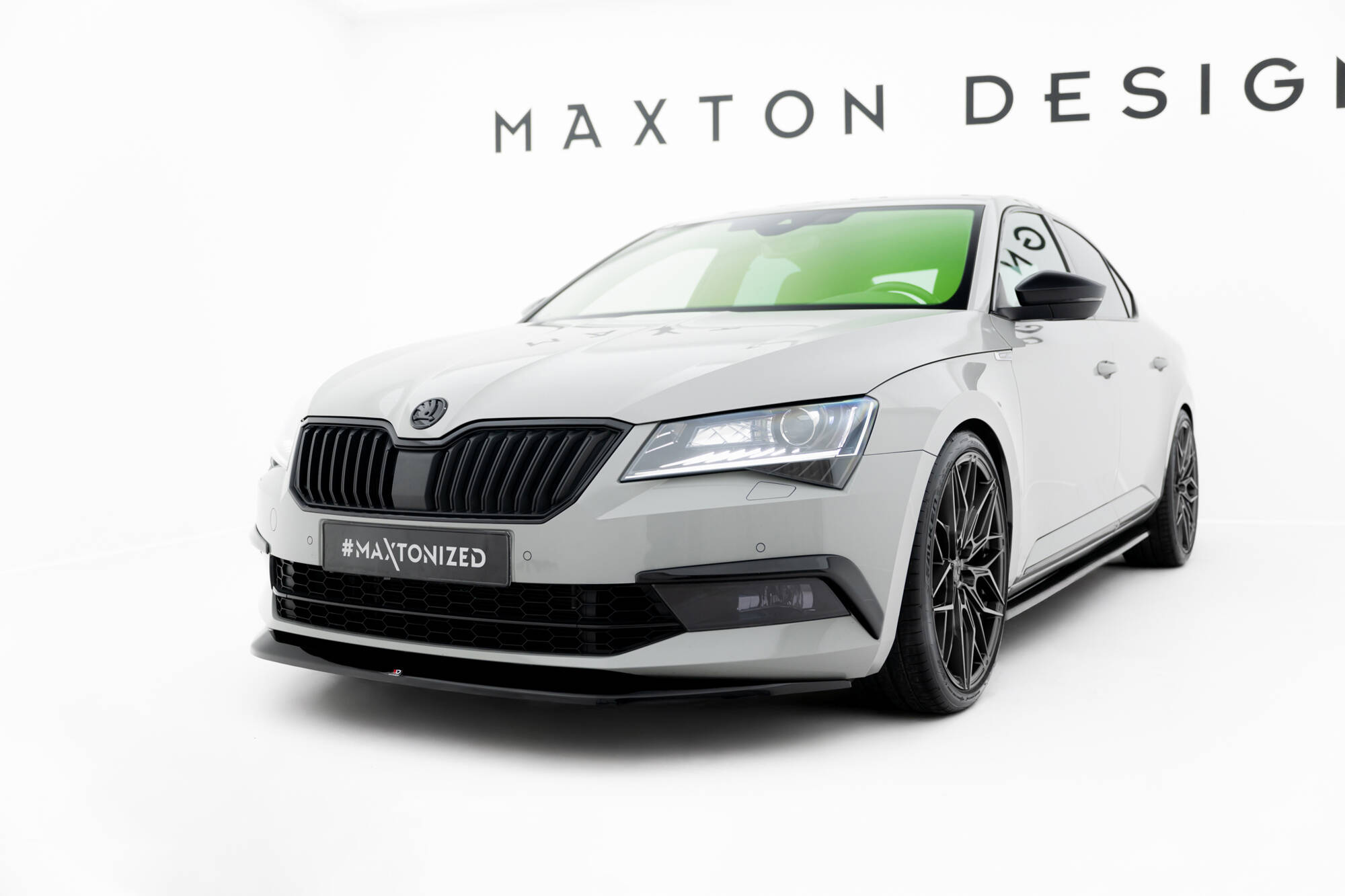 Bodykit V.2 Skoda Superb Liftback MK3 Maxton Glanzend zwart