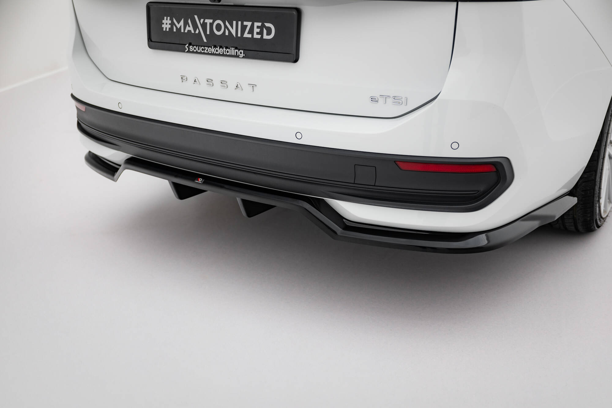 Achter Diffuser Volkswagen Passat B9 Maxton Glanzend zwart