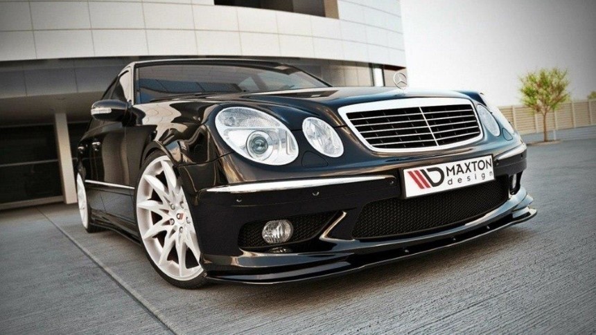 Voorspoiler Mercedes E W211 AMG Maxton Design glans zwart