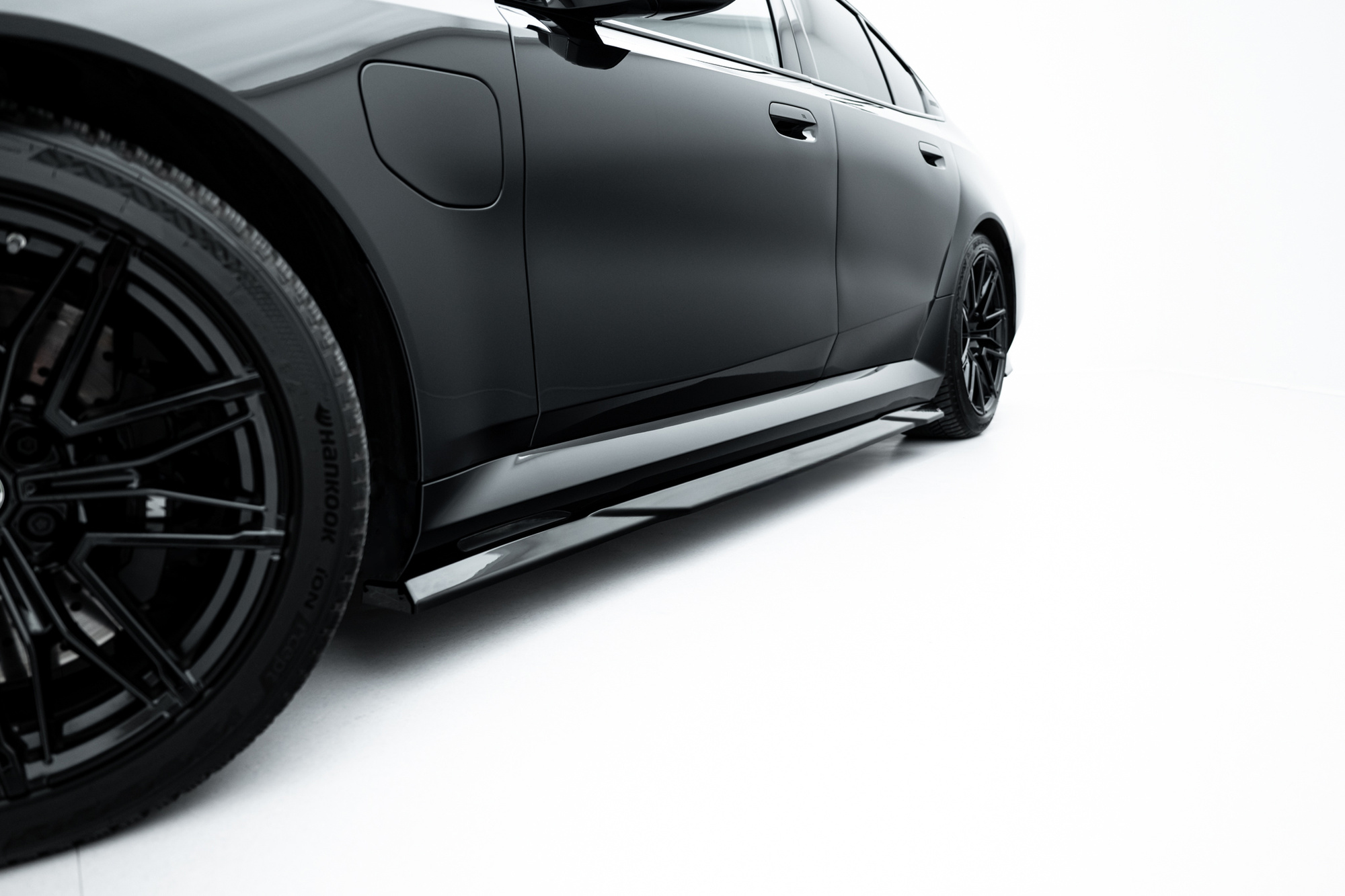 Bodykit BMW M5 G90 Maxton Glanzend zwart
