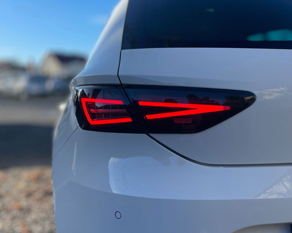 Taillights Seat Leon III 3 5F 12-20 black/smoke with dynamic indicator for original LED