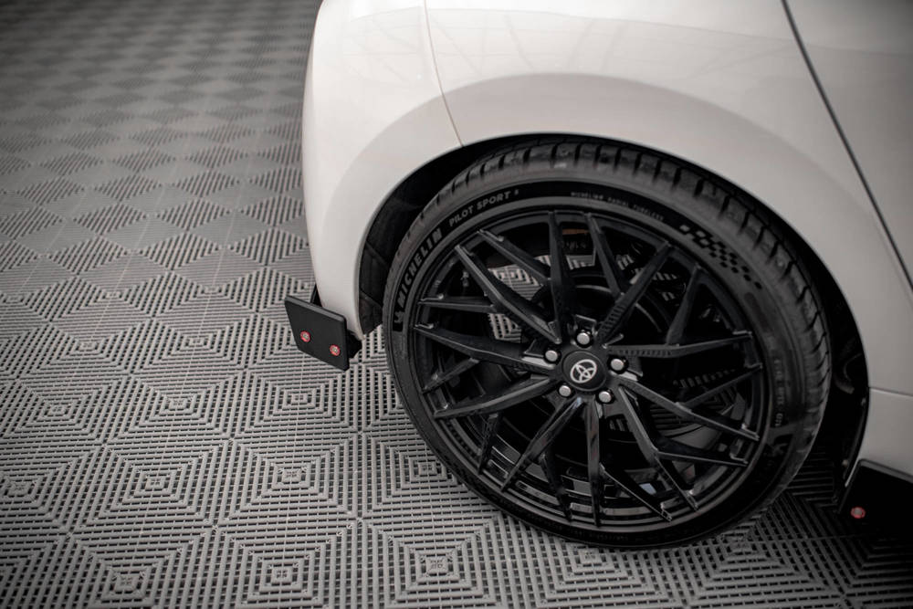 Diffuser V.1 met Canards Toyota Yaris MK4 Maxton Glans Zwart