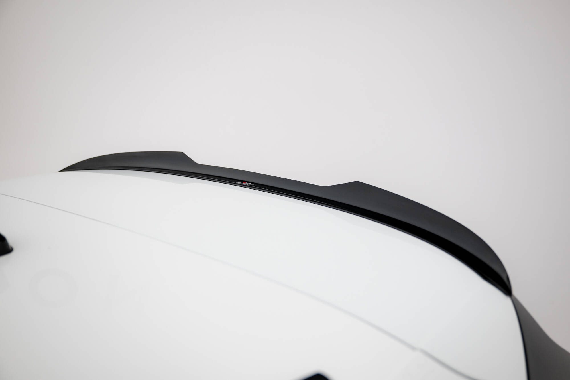 Spoiler Cap Volkswagen Passat B9 Maxton Glanzend zwart