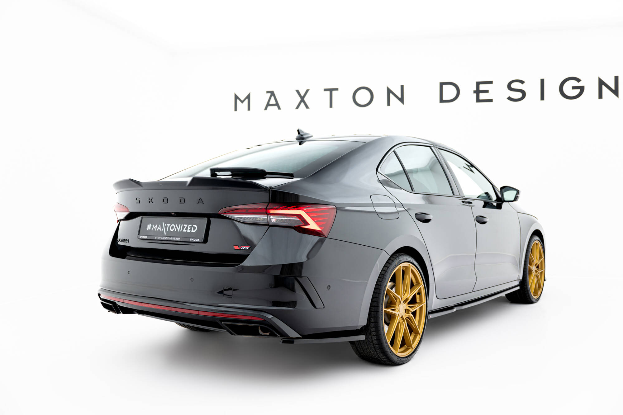 Achterzij Spoilers V.1 Skoda Octavia RS Liftback MK4 / MK4 Facelift Maxton Glanzend zwart