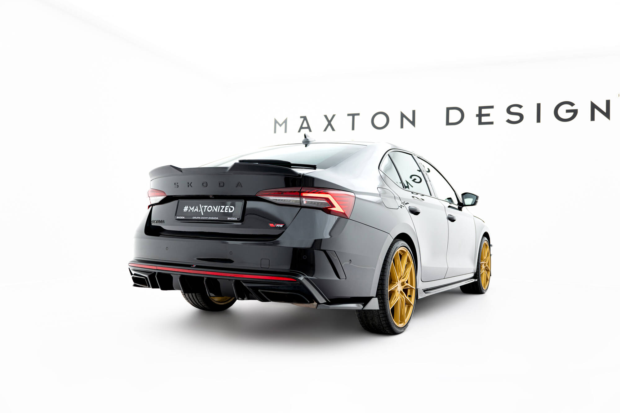 Achterzij Spoilers V.4 Skoda Octavia RS Liftback MK4 / MK4 Facelift Maxton Glanzend zwart