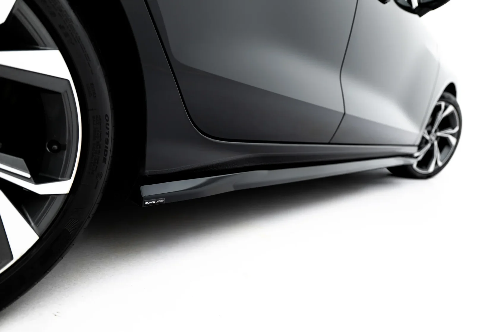 Bodykit Audi A3 Sedan 8Y Facelift Maxton Glanzend zwart
