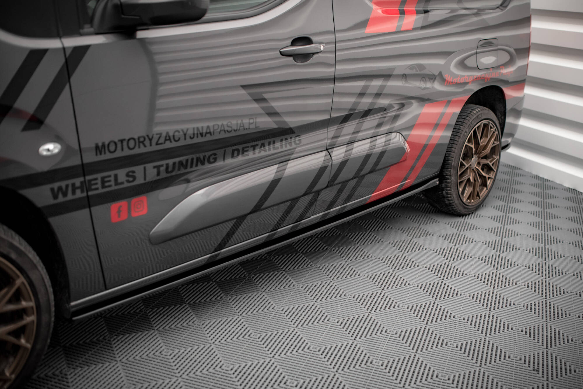 Bodykit Peugeot Partner MK3 Maxton Glanzend zwart