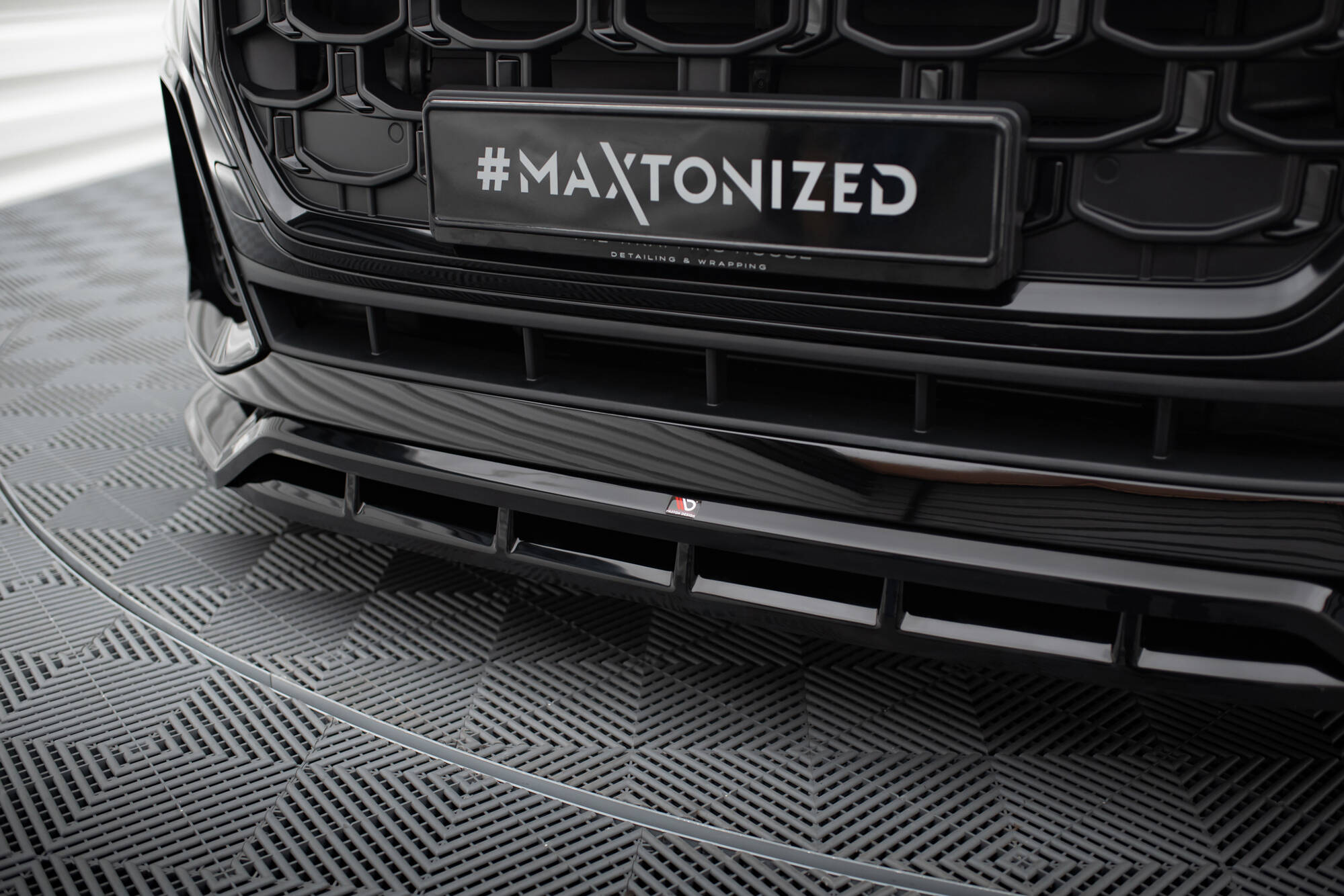 Bodykit Audi SQ8 / Q8 S-Line MK1 Facelift Maxton glanzend zwart