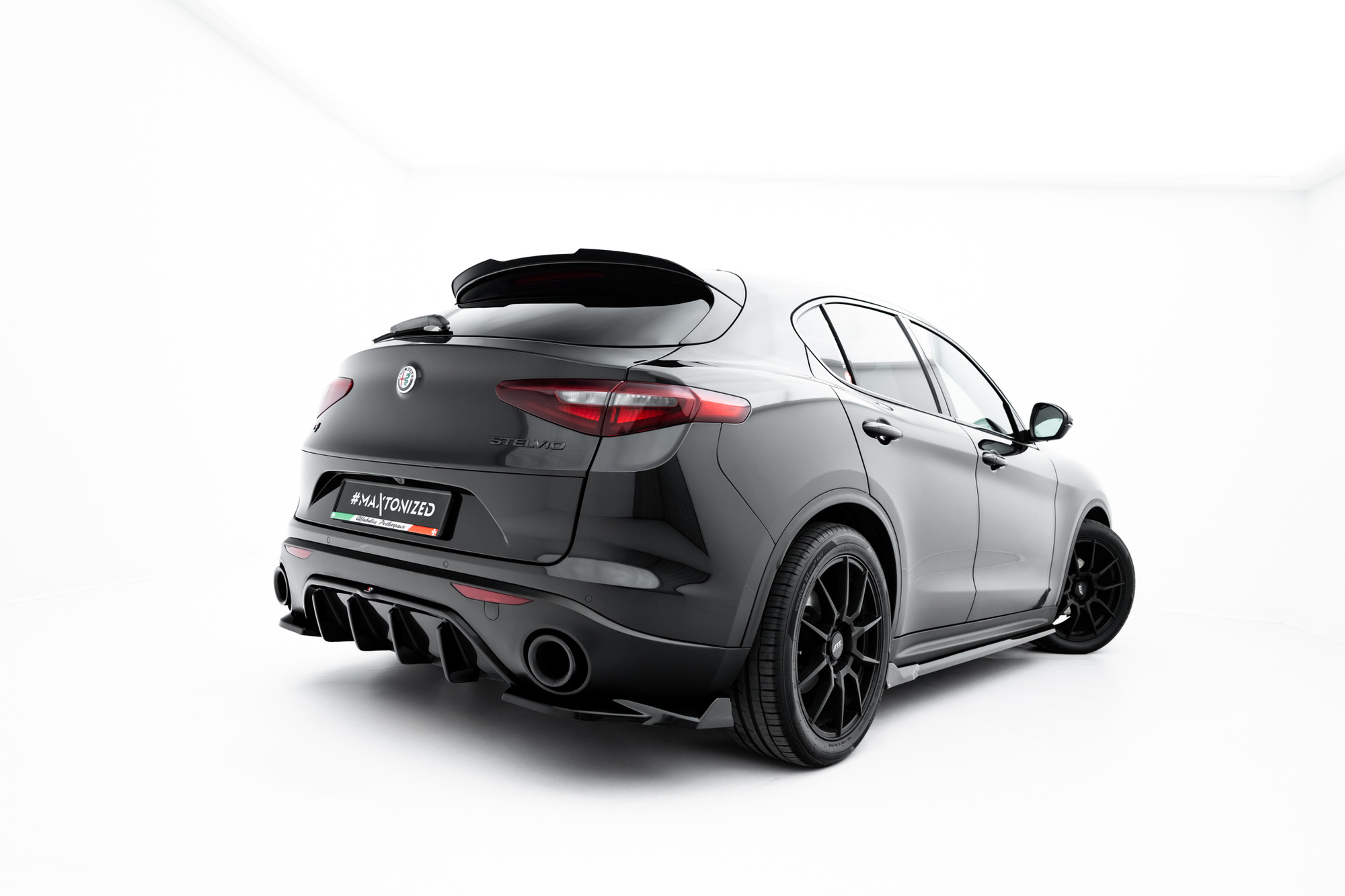 Bodykit Alfa Romeo Stelvio MK1 Maxton Glanzend zwart