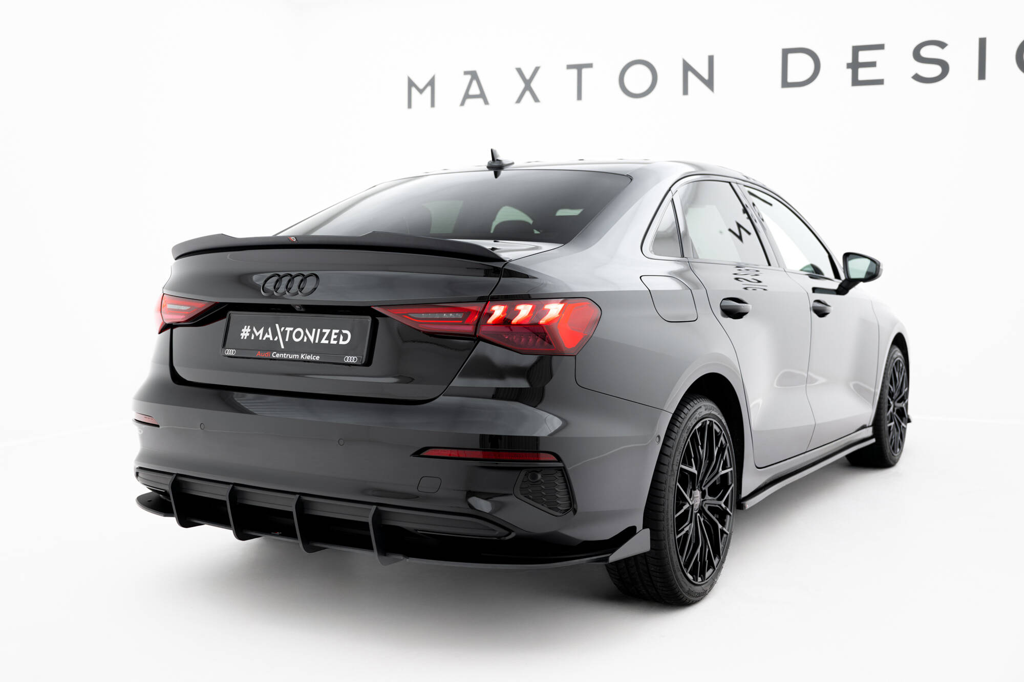 Achterzij Flaps Audi A3 Sedan 8Y Maxton Glanzend zwart