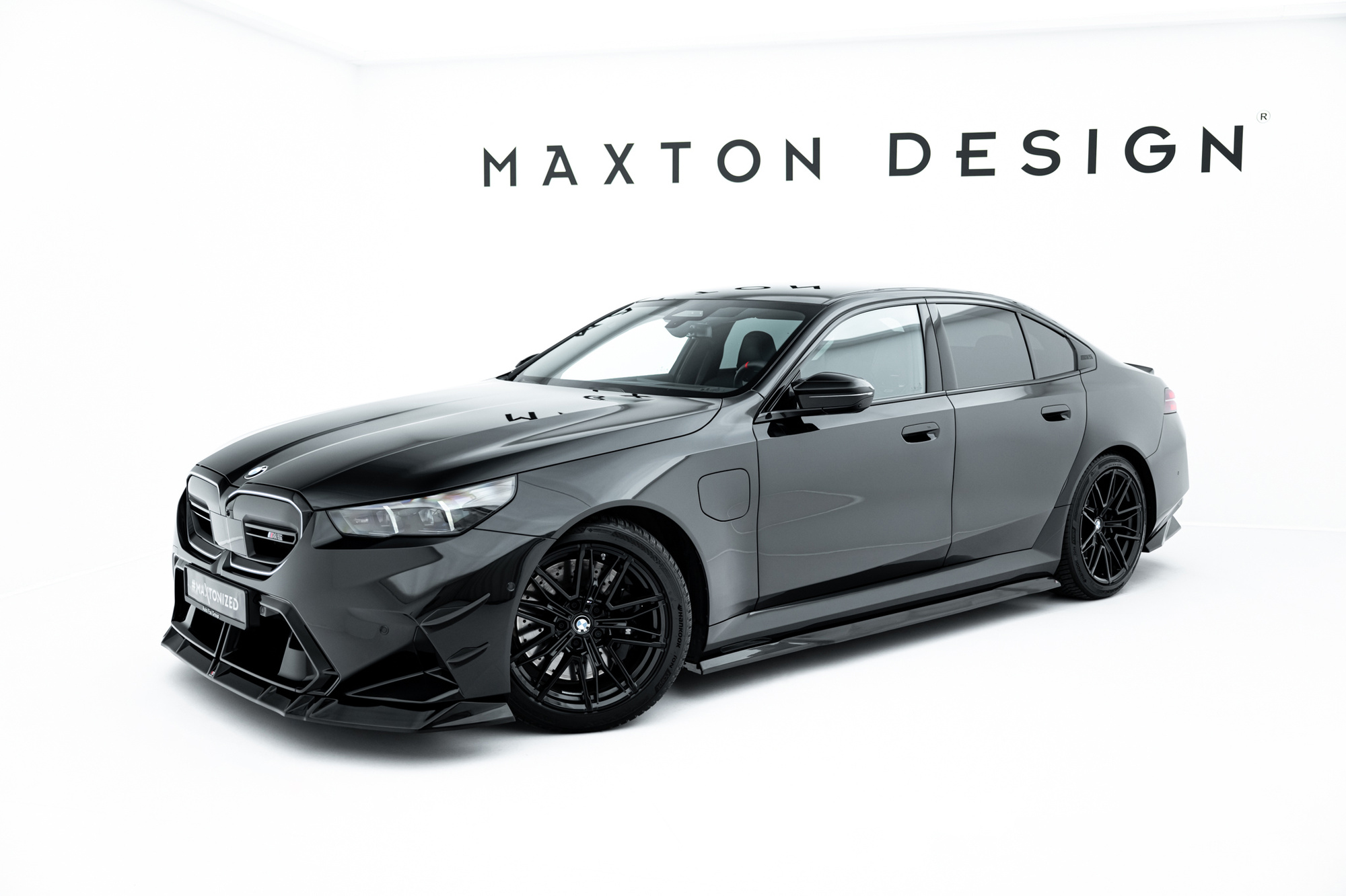Bodykit BMW M5 G90 Maxton Glanzend zwart
