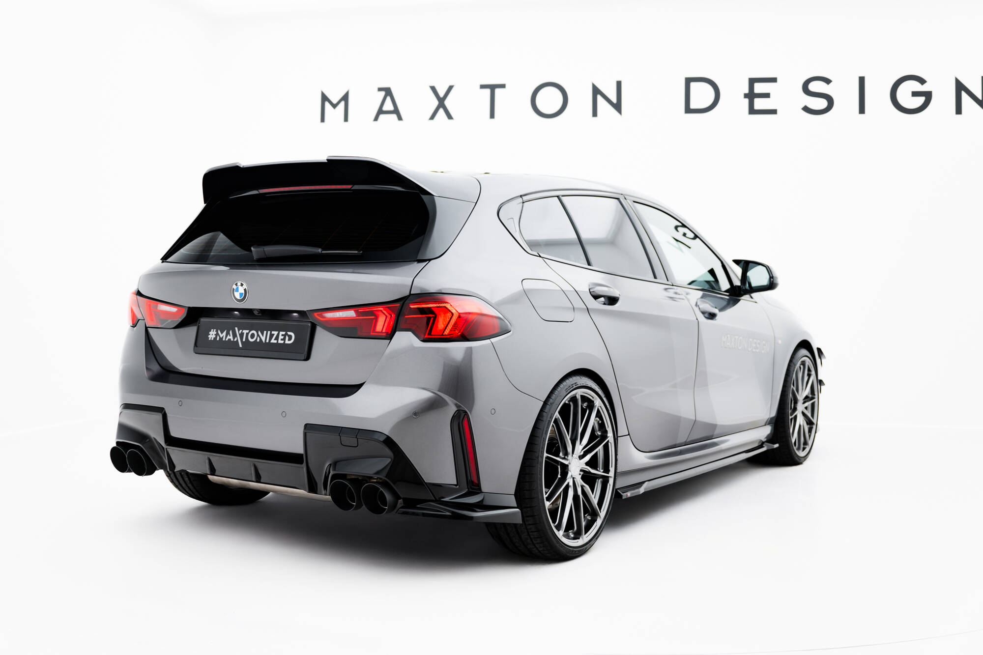 Achterzij spoilers V.5 BMW M135i / 1 M-Pack F70 Maxton Glanzend zwart