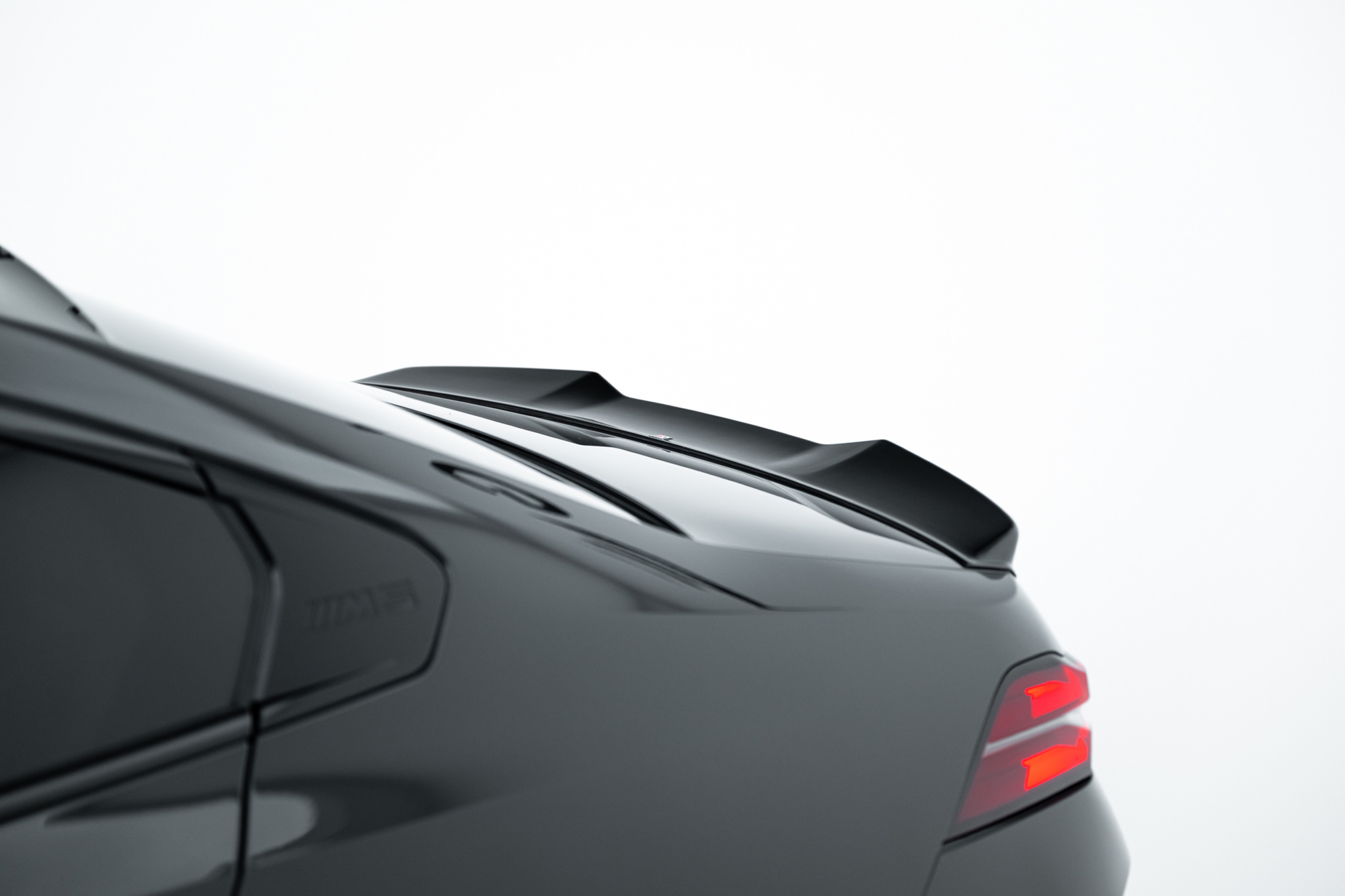 Bodykit BMW M5 G90 Maxton Glanzend zwart