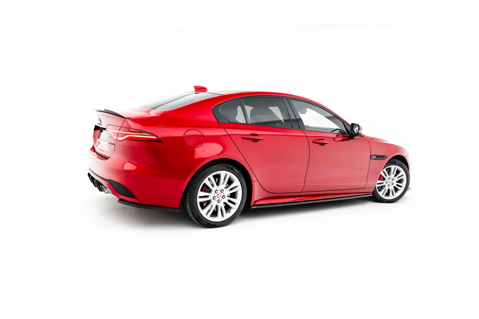 Bodykit Jaguar XE R-Dynamic X760 FL Maxton Glans Zwart