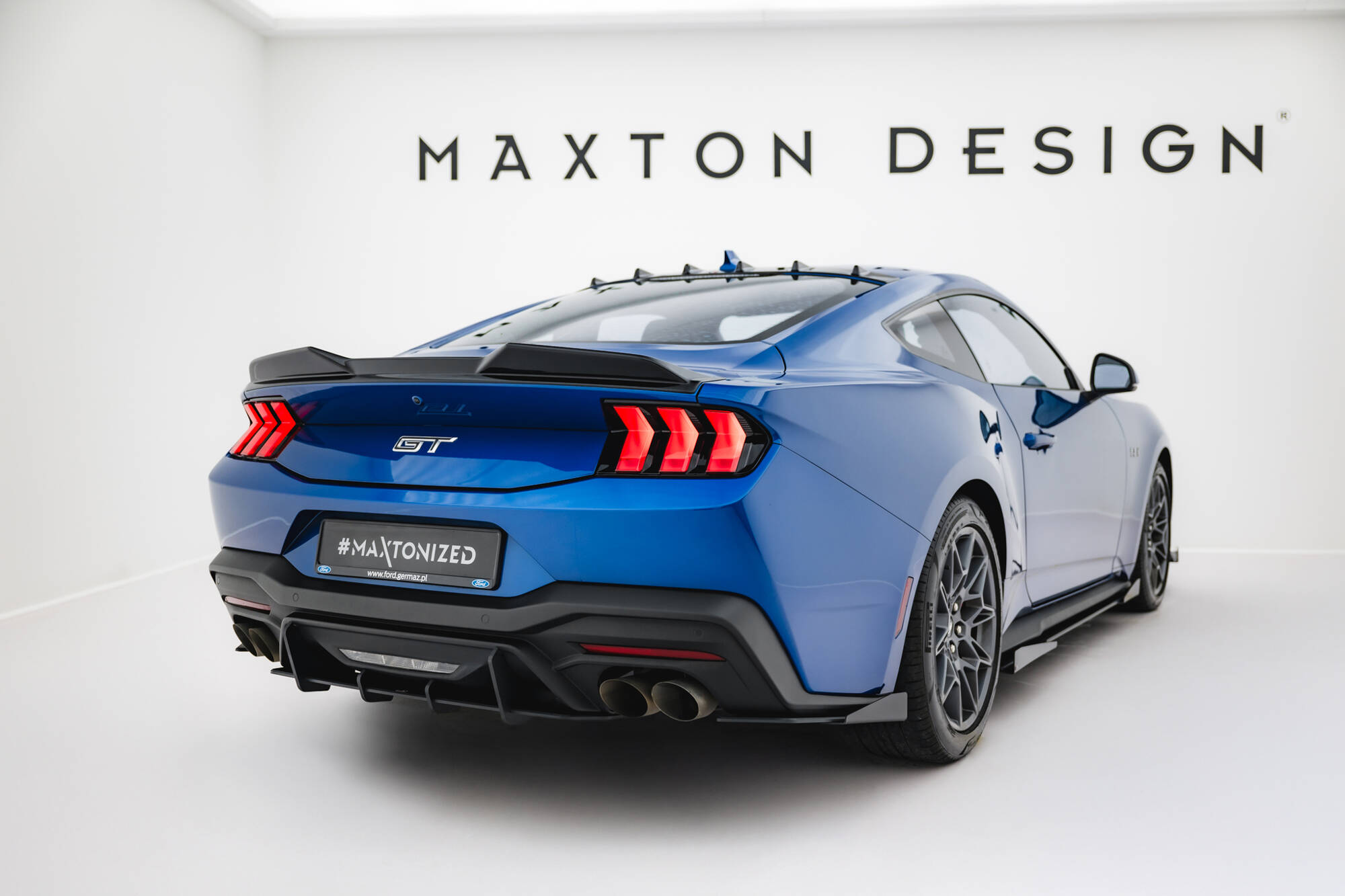 Street Pro Achterzij Spoilers + Flaps Ford Mustang GT MK7 Maxton Glanzend zwart