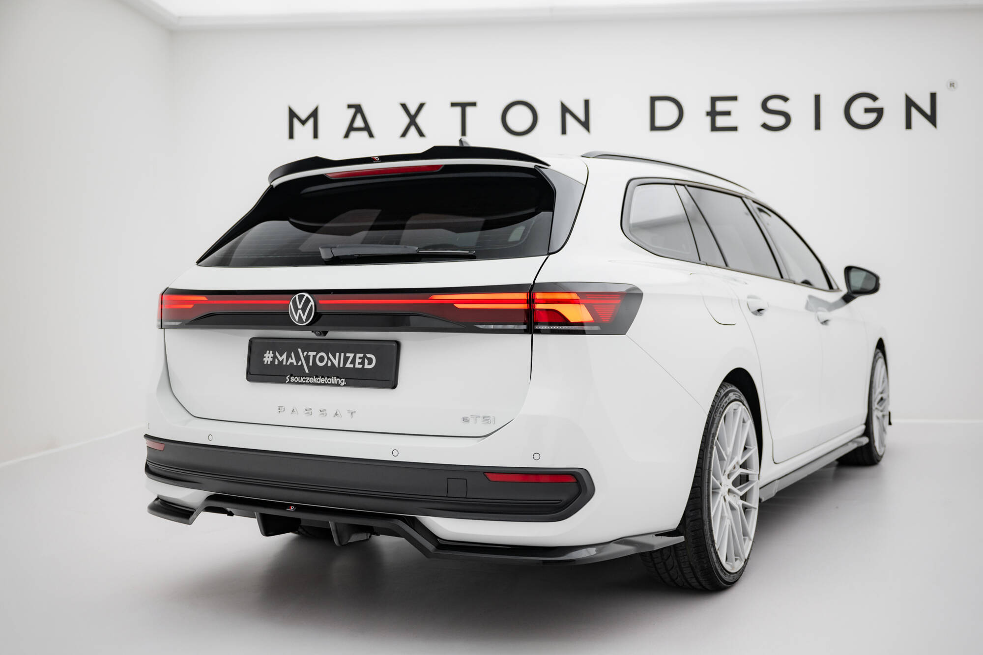 Achter Diffuser Volkswagen Passat B9 Maxton Glanzend zwart
