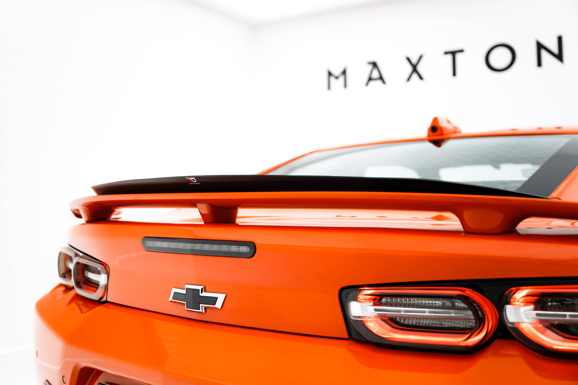 Bodykit V.1 Chevrolet Camaro SS MK6 Facelift Maxton Glanzend zwart