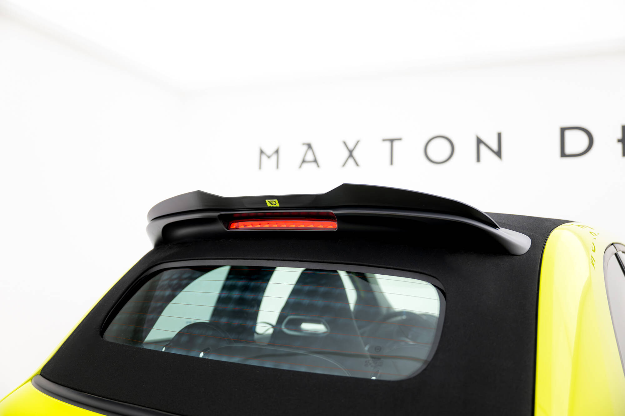 Spoiler Cap Abarth 500e Maxton Glanzend zwart