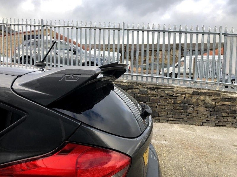 Spoilerkap Ford Focus RS Mk3 V.2 Glanzend Zwart