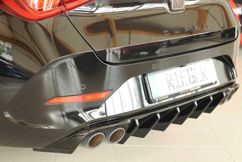 Achterdiffuser voor Cupra León (KL) met trekhaak (09.20-06.24) glans zwart