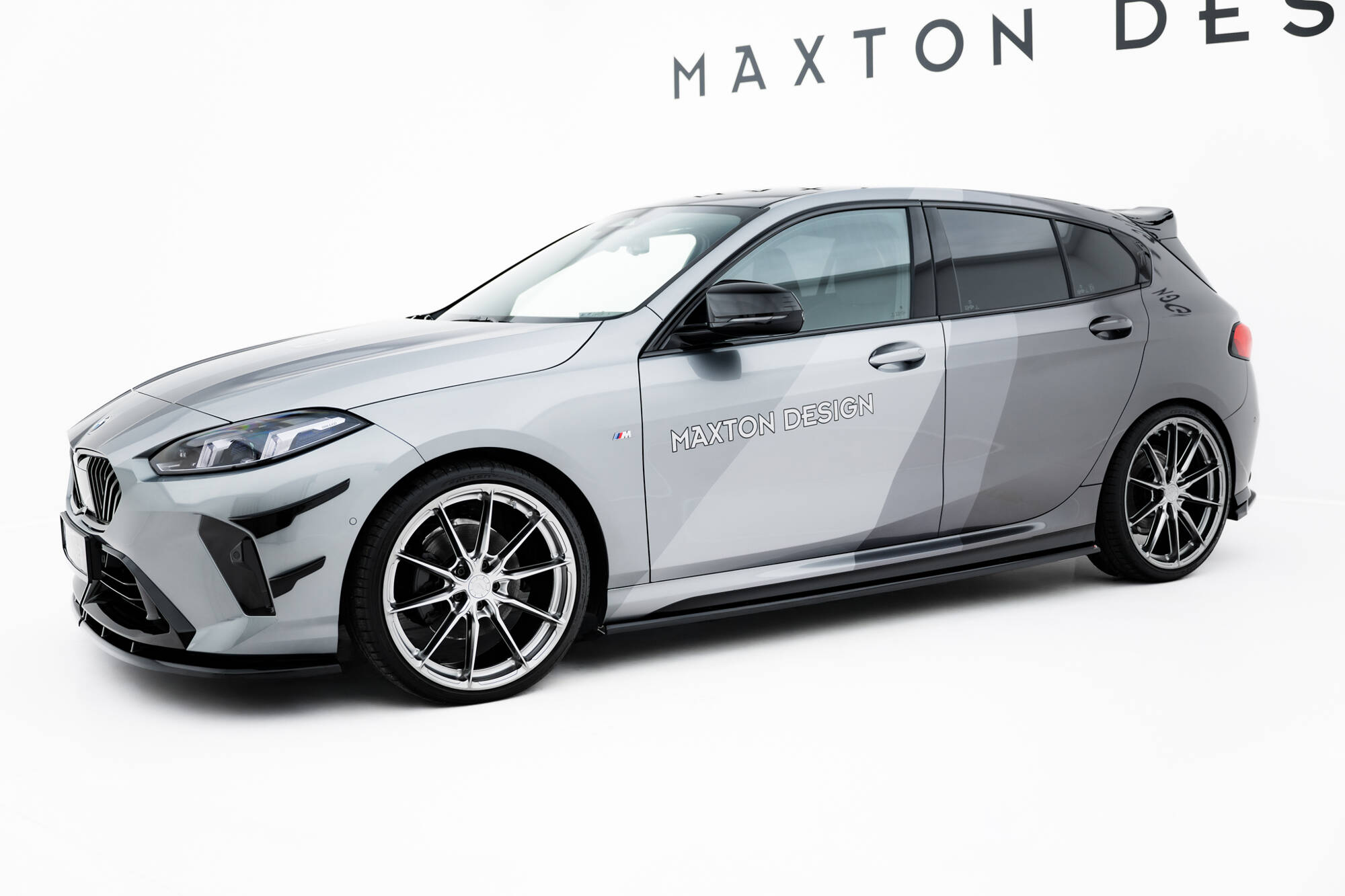 Bodykit V.1 BMW M135i F70 Maxton Glanzend zwart
