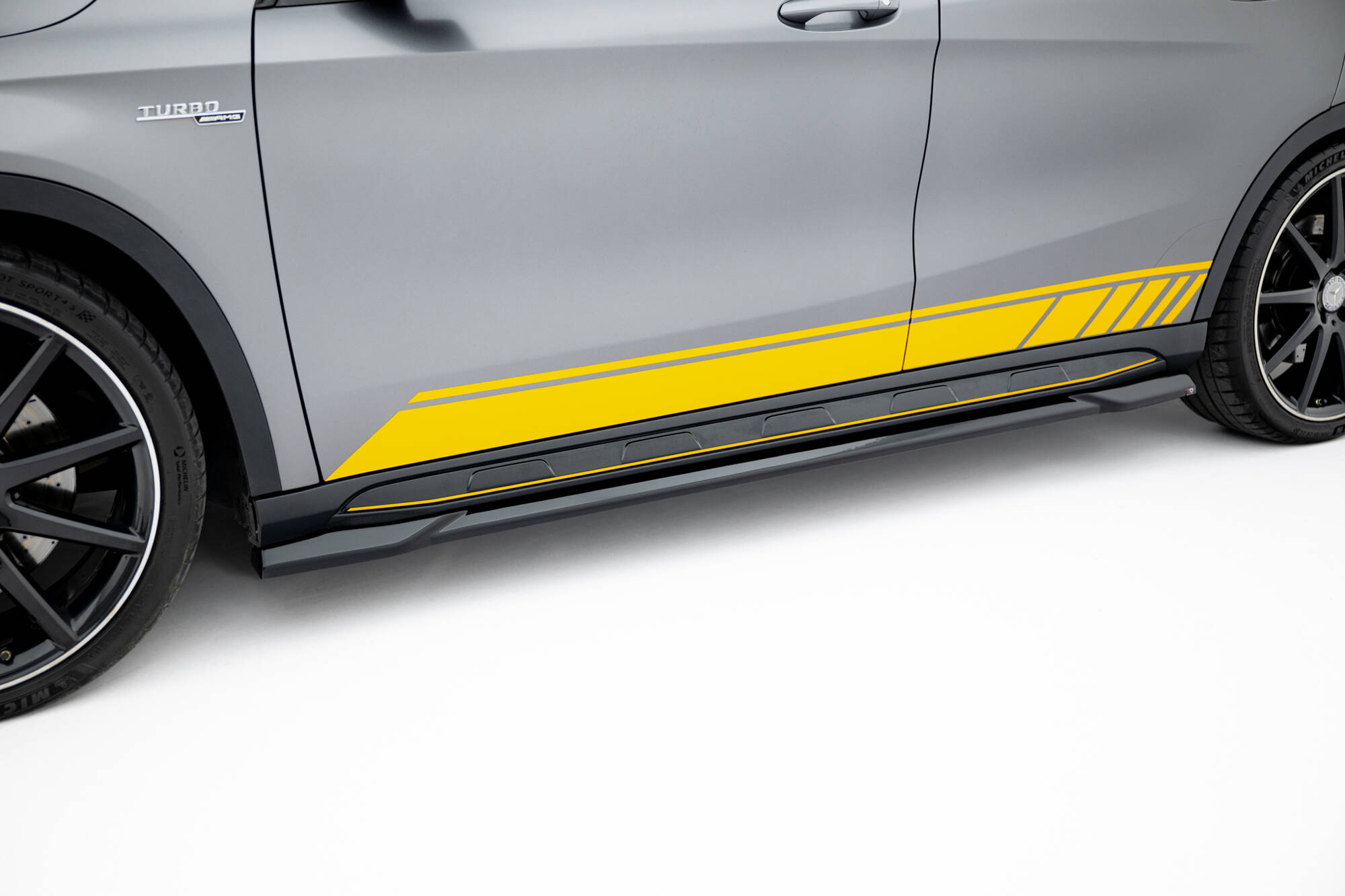Zijskirts Mercedes-Benz GLA 45 AMG Off-roader X156 Maxton Glanzend zwart