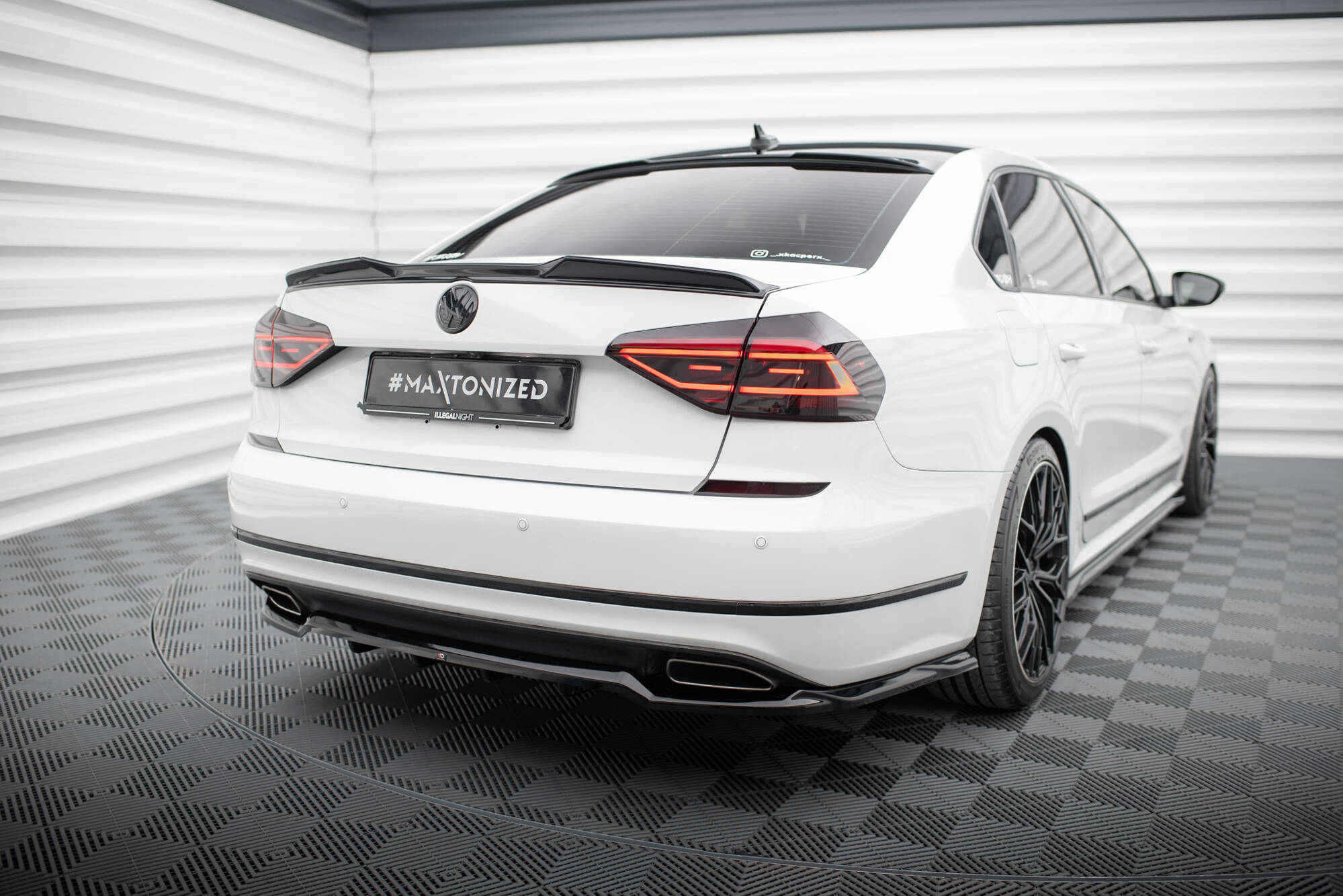 Bodykit Volkswagen Passat GT B8 Facelift USA Maxton Glanzend zwart