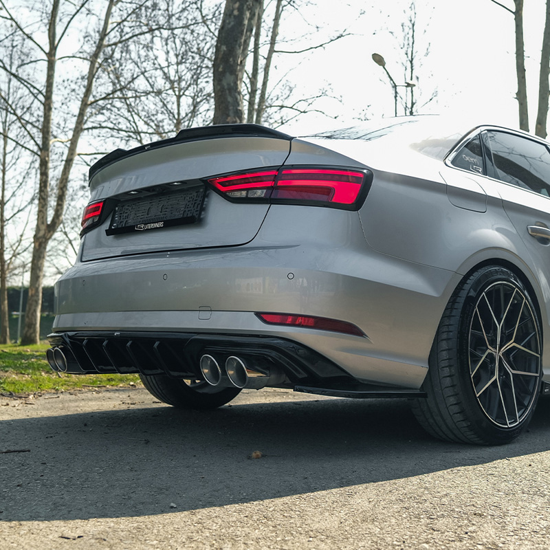 Oneway Complete bodykit  Audi A3 (8V) Sedan Facelift 2016-2020 (dubbele uitlaat L/R) - Glanzend zwart
