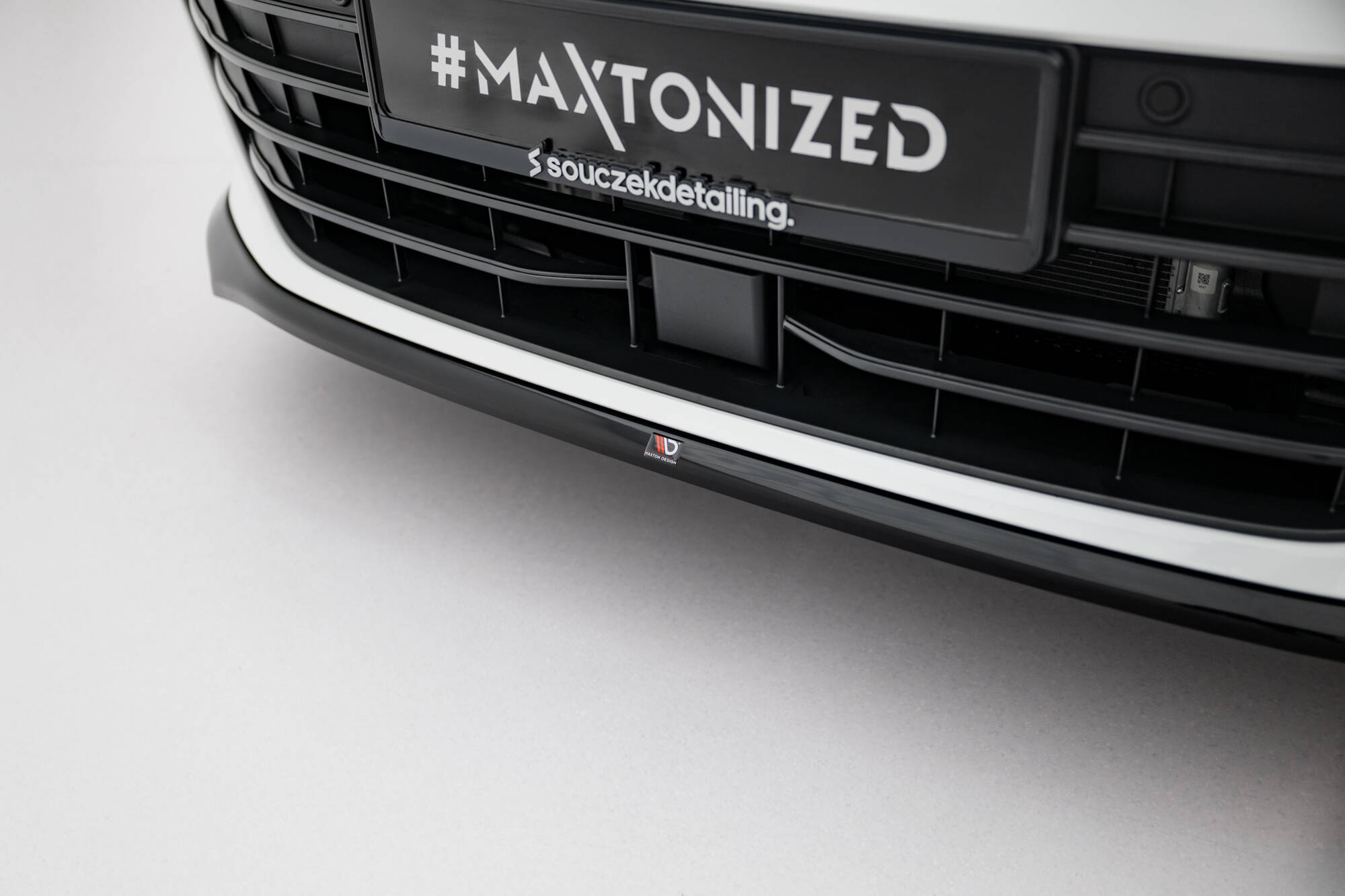 Bodykit Volkswagen Passat B9 Maxton Glanzend zwart