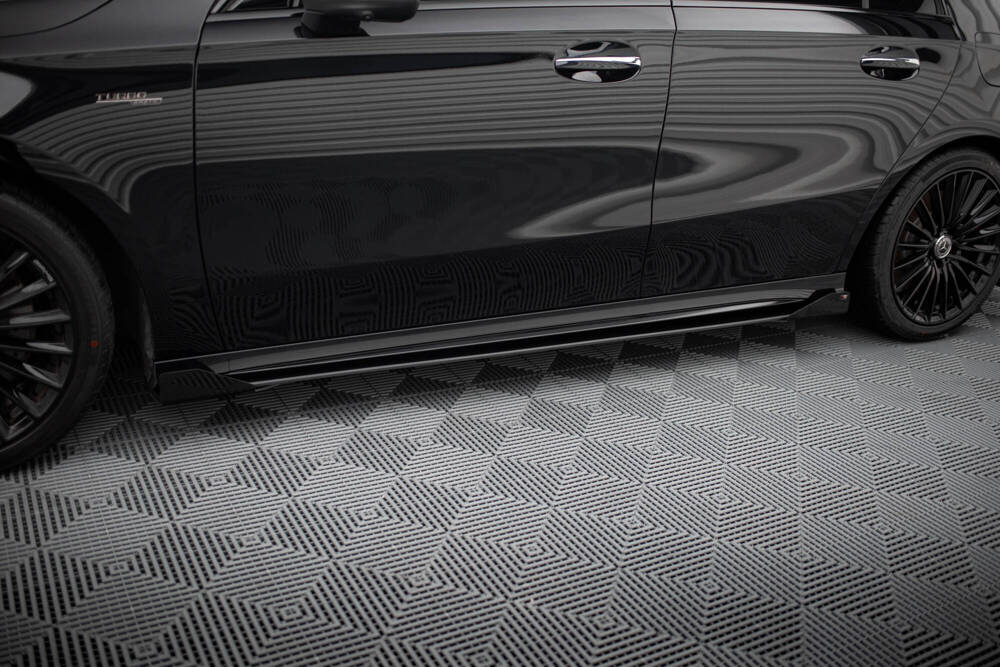 Zijskirts met Canards Mercedes A Klasse AMG Pakket / A35 AMG Maxton Street Pro