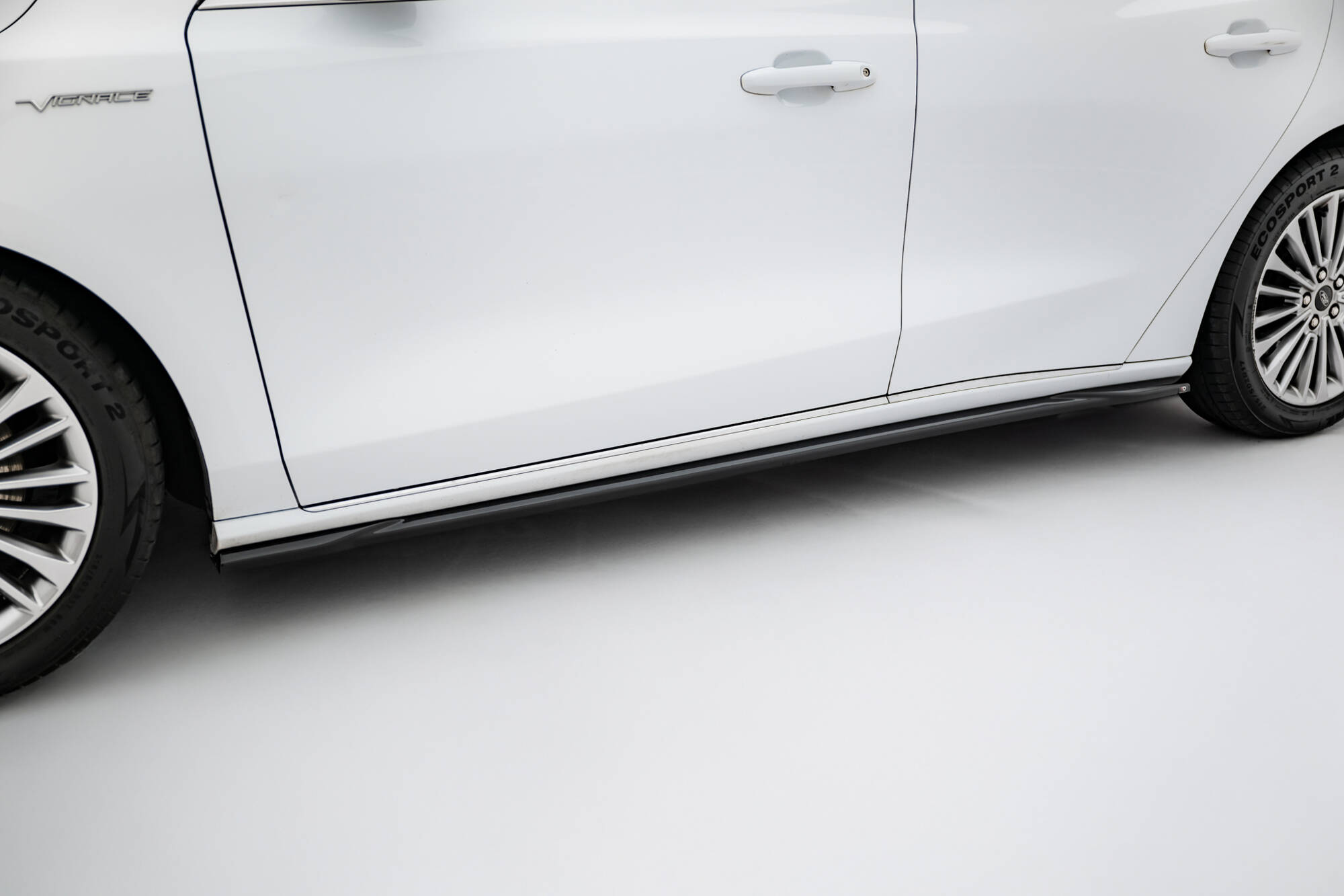 Bodykit Ford Focus Vignale MK4 Maxton Glanzend zwart
