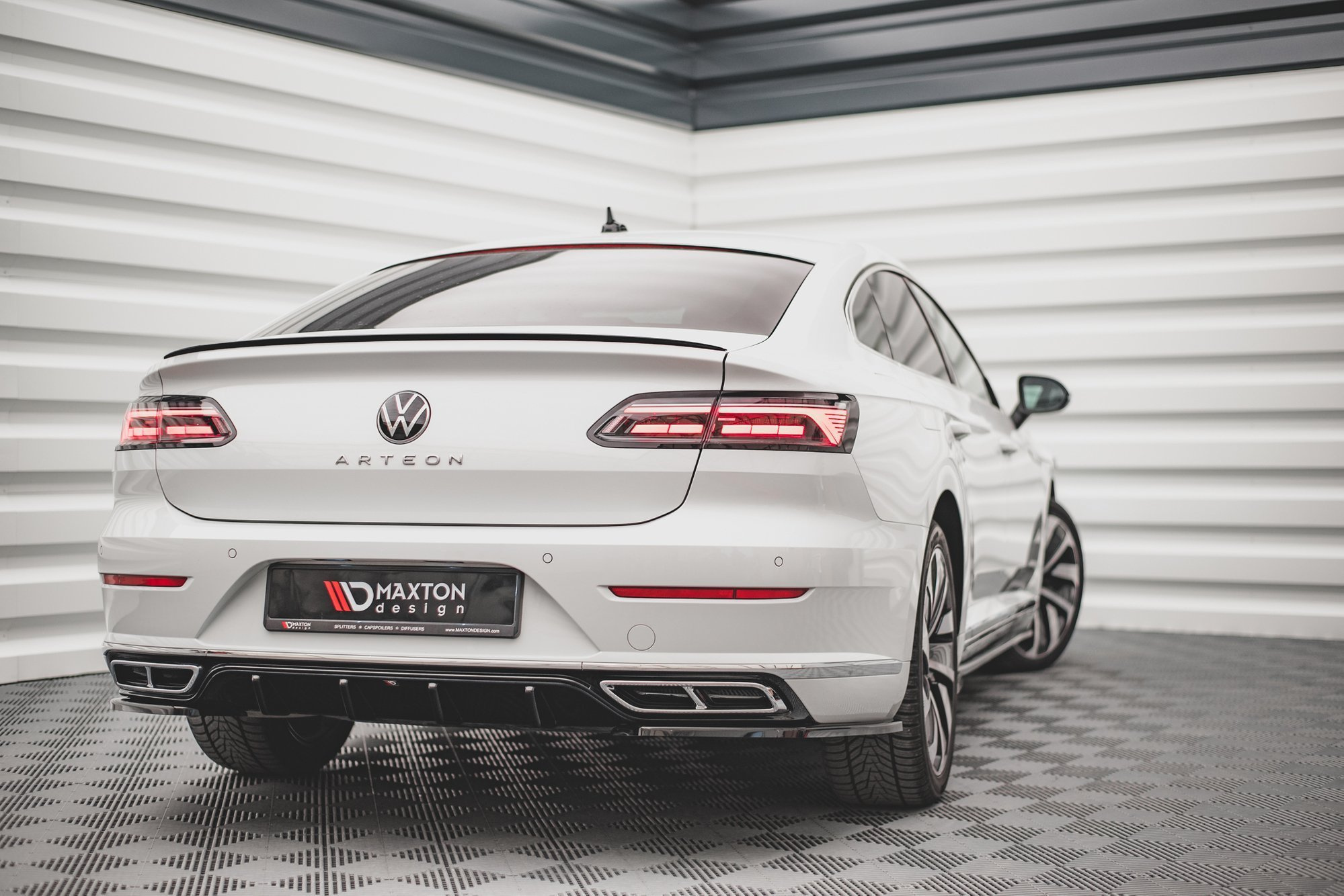 Bodykit Volkswagen Arteon R-Line Facelift Maxton Glanzend zwart
