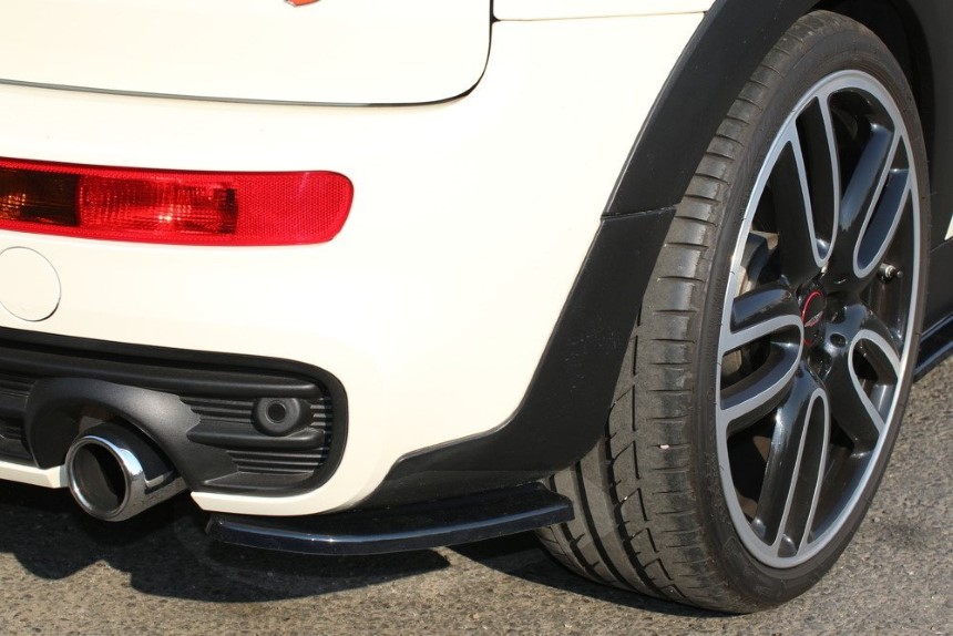 Achterzijde skirts Mini Clubman F54 Maxton Design glans zwart