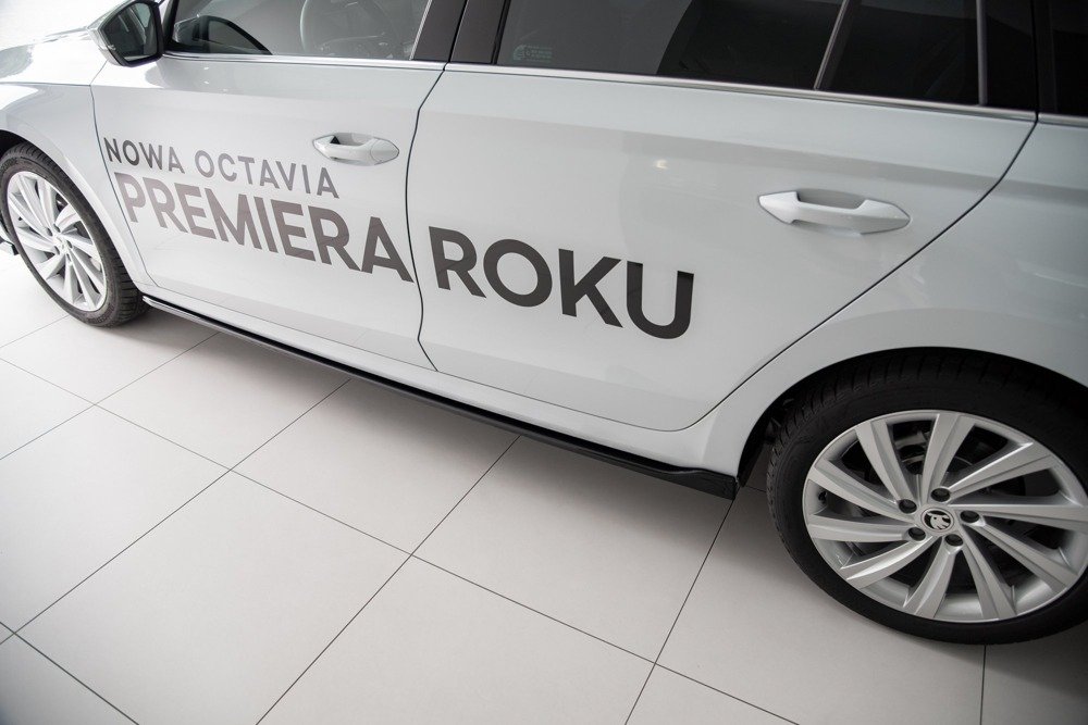 Zijskirts V.1 Maxton Skoda Octavia Mk4 Glans Zwart