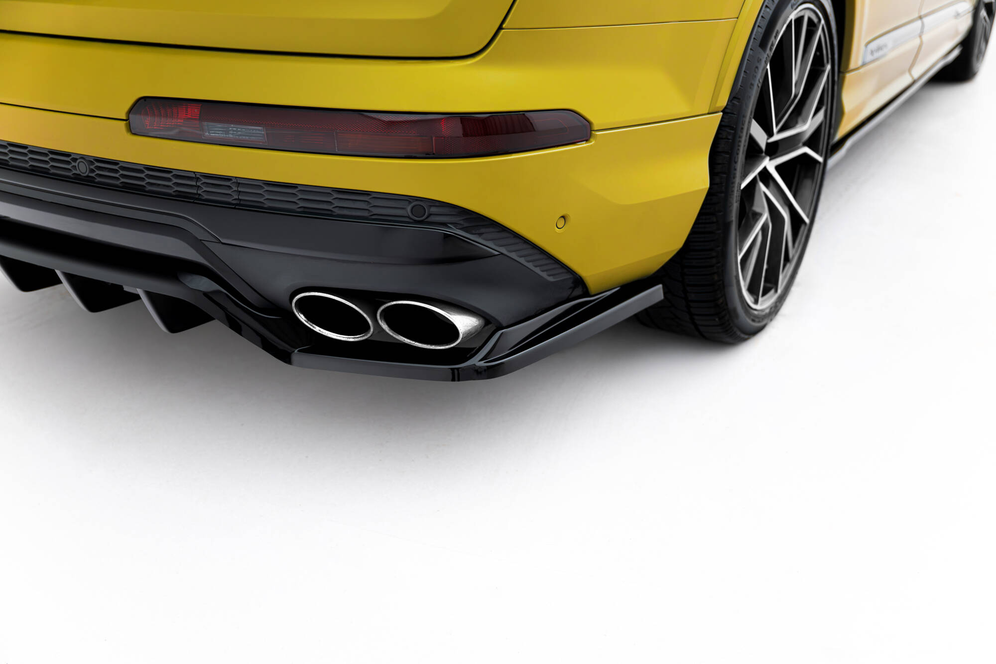 Bodykit Audi SQ7 MK2 (4M) Facelift Maxton V2 Glanzend zwart