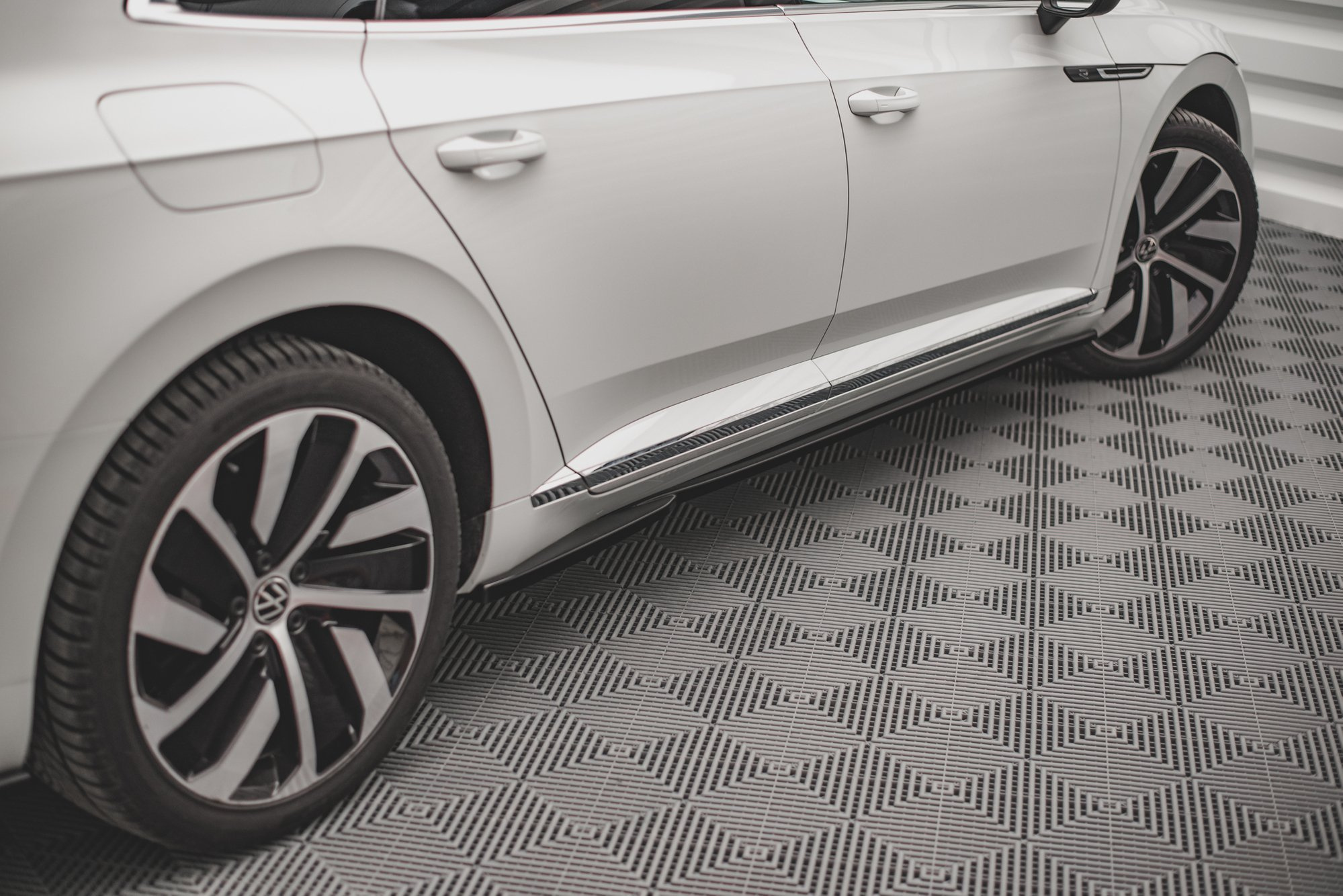 Bodykit Volkswagen Arteon R-Line Facelift Maxton Glanzend zwart