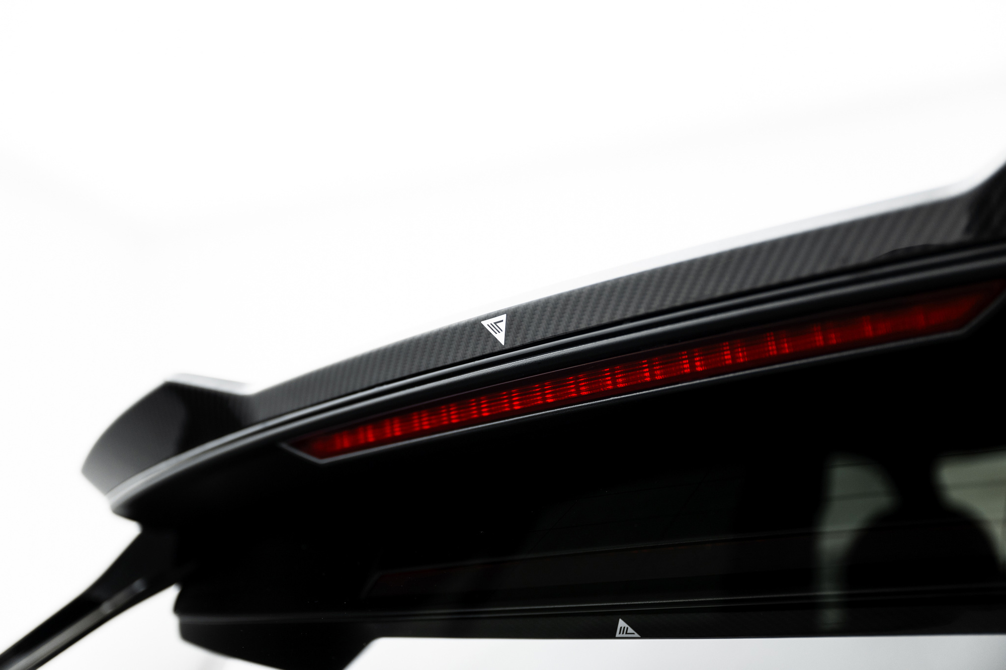 Prepreg Carbon Fiber Tailgate Dakspoiler Audi SQ8 / Q8 S-Line Mk1 – Maxton Design