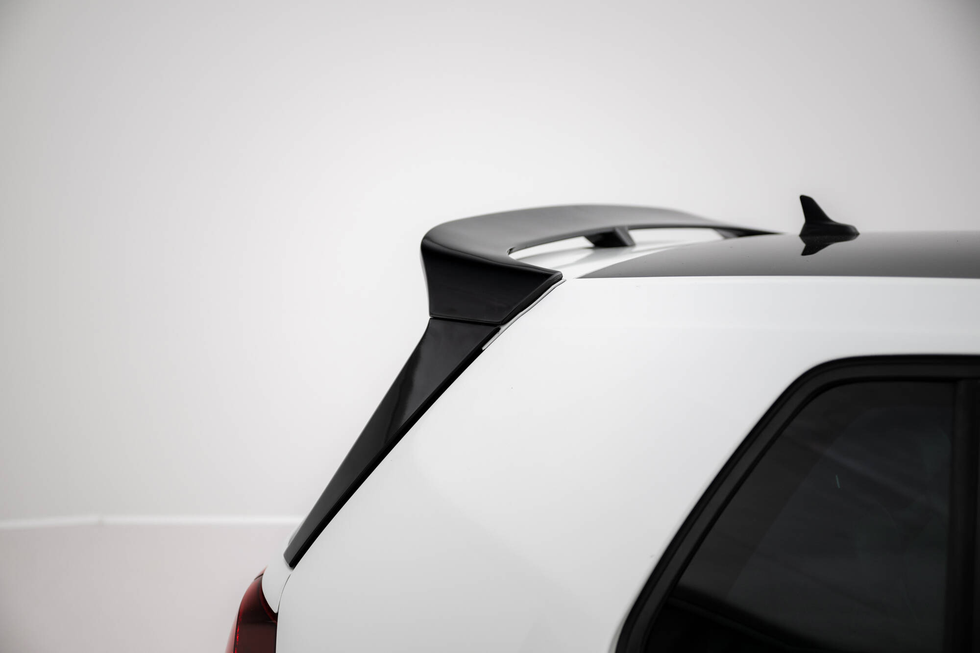 Spoiler Volkswagen Golf R / GTI / R-Line Hatchback Mk7 / Mk7 Facelift Maxton Glanzend zwart