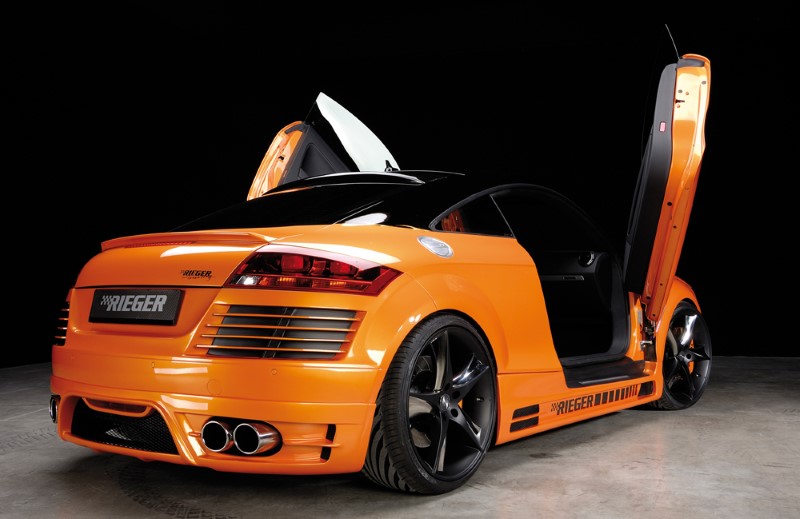 Zijskirts Audi TT 8J 96.06- met 2 schacht en 2 uitsnedes Rieger