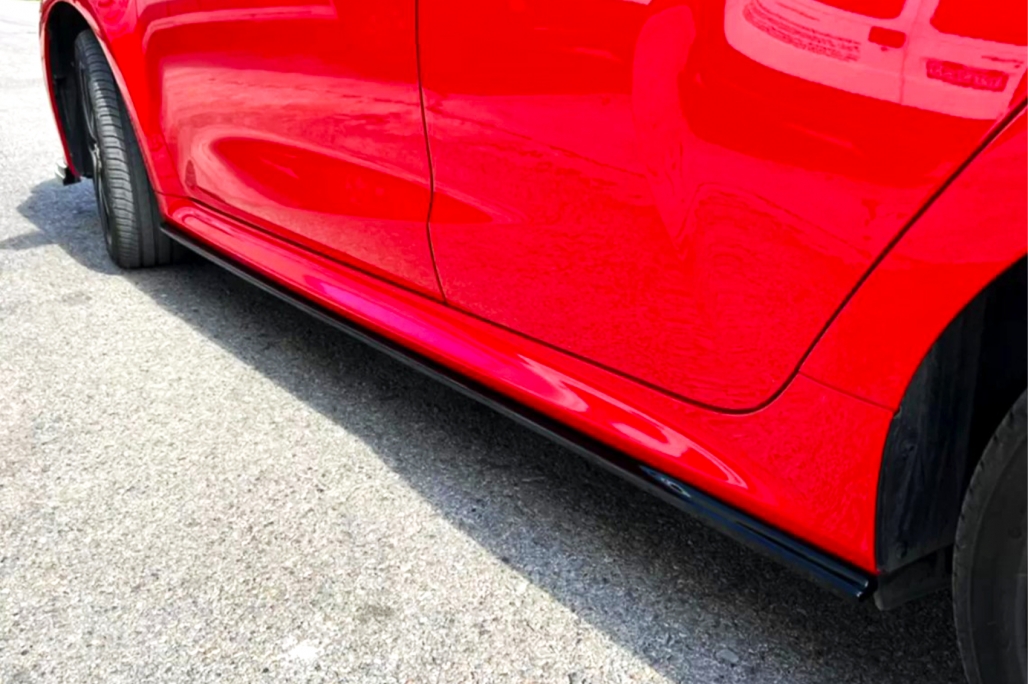 Zijskirts Glans Zwart Toyota Yaris MK4 XP210