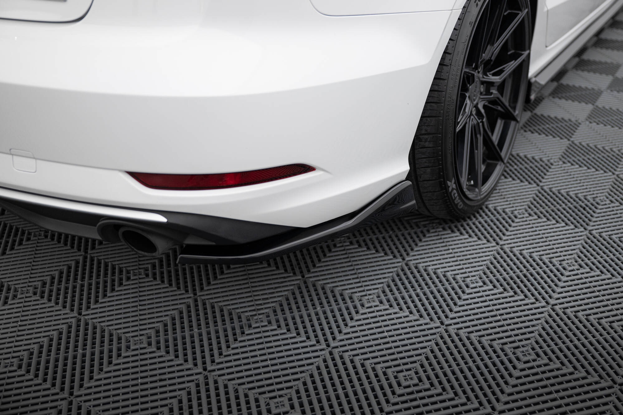 Achterzij Spoilers V.1 Audi A3 Sedan 8V Facelift Maxton Glanzend zwart