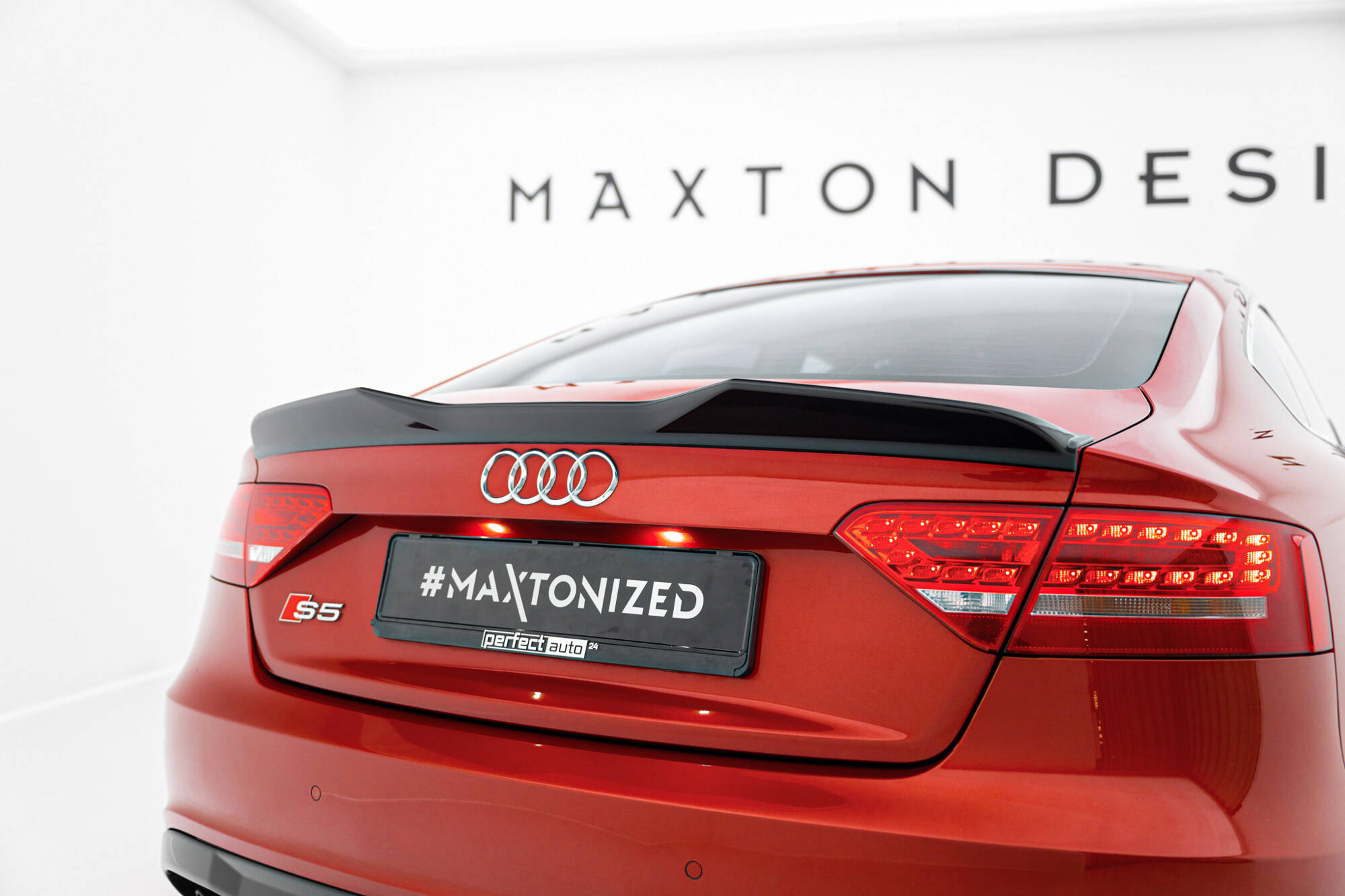 Spoiler Cap 3D Audi A5 Sportback S-Line 8T Facelift Maxton Glanzend zwart