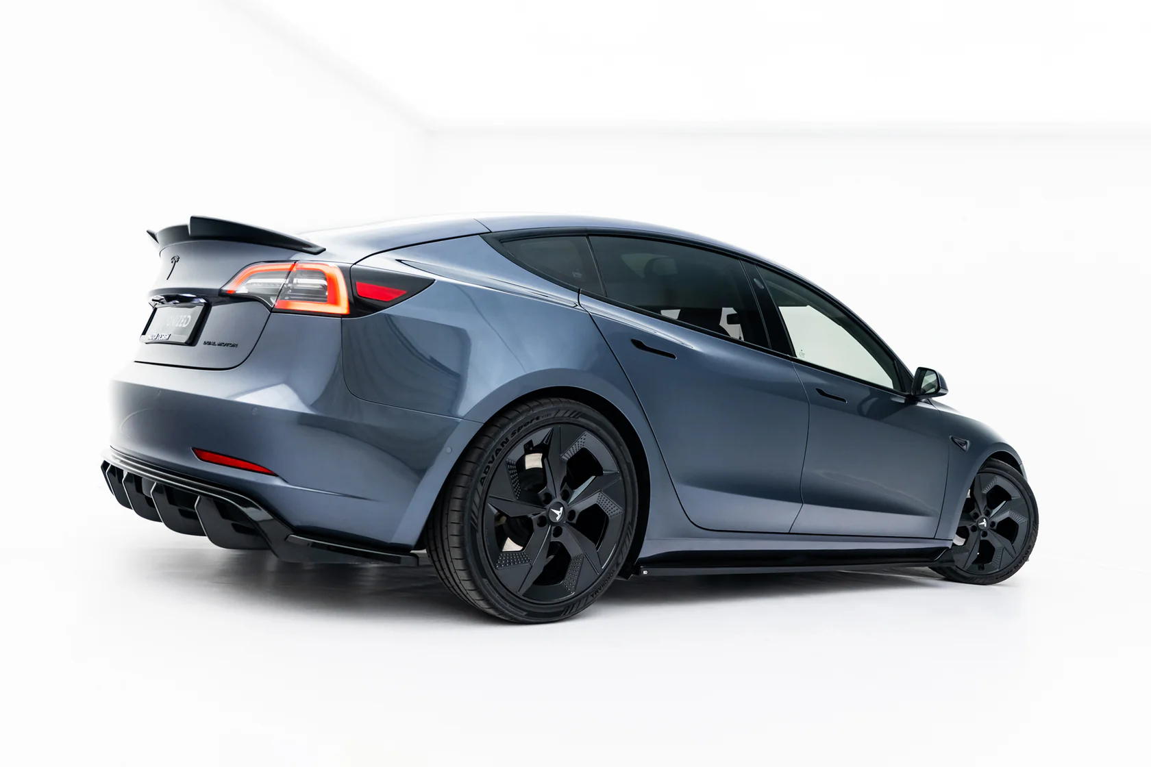 Bodykit Tesla Model 3 Maxton Glanzend zwart