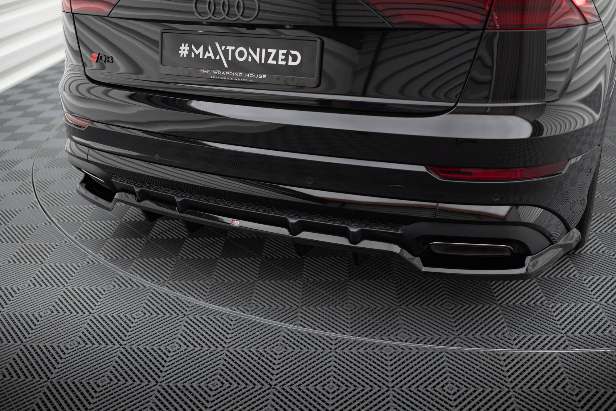 Bodykit Audi SQ8 / Q8 S-Line MK1 Facelift Maxton glanzend zwart
