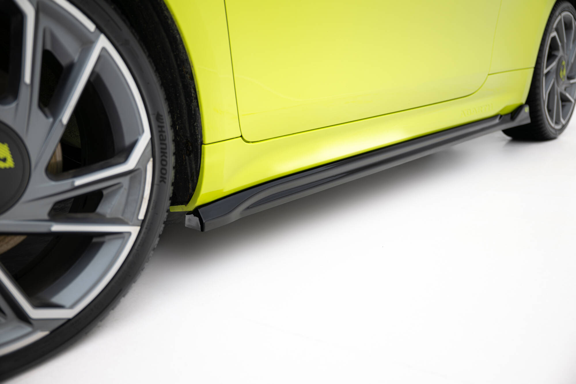 Zijskirts Abarth 500e Maxton Glanzend zwart
