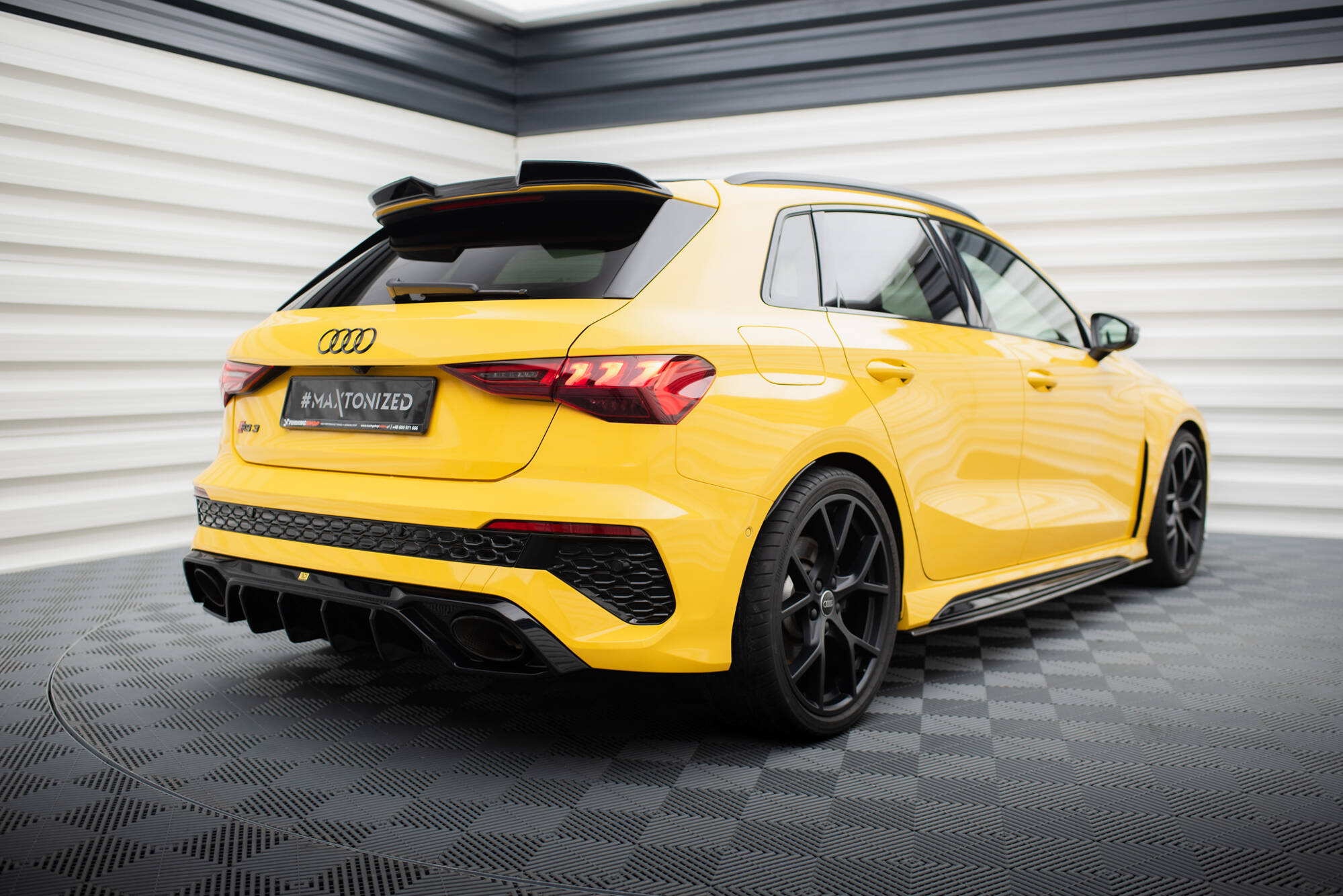 Spoiler Audi RS3 / S3 / A3 S-Line 8Y Maxton Glans Zwart
