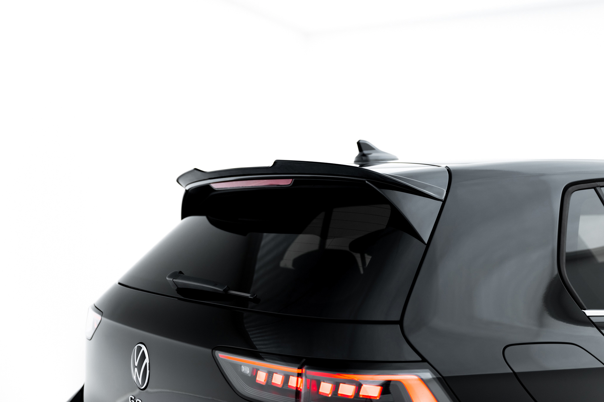 Spoiler V.2 Volkswagen Golf 8 Maxton Glans Zwart